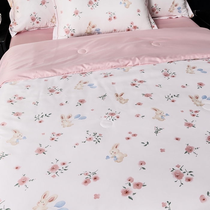 91家纺网 家纺一手货源 找家纺 千嘻汇2025新款水洗天丝真丝夏被四件套夏凉被空调被 花晨兔