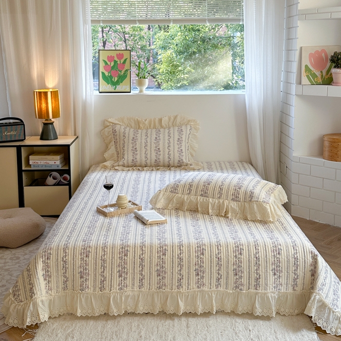 91家纺网 家纺一手货源 找家纺 金丝鸟 2025全棉镂空白色花边款韩式床盖 紫色花铃