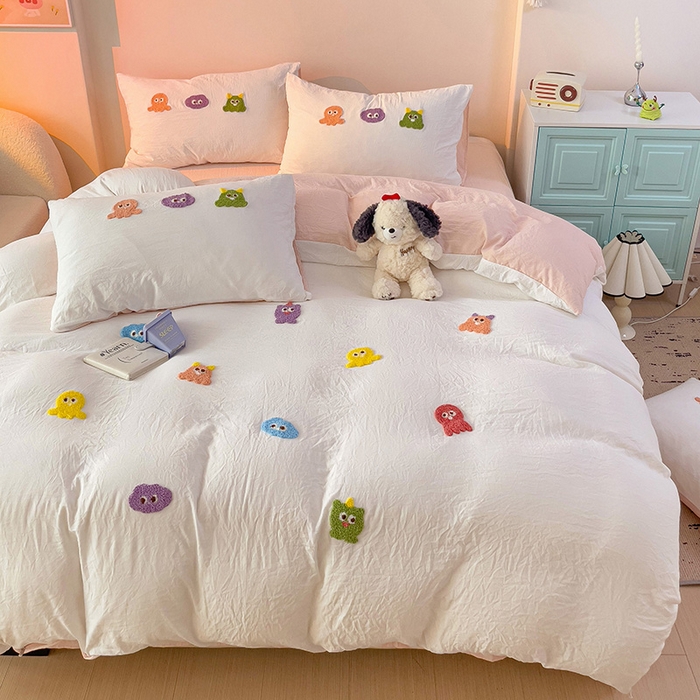 91家纺网 家纺一手货源 找家纺 韩巢家纺  2025超柔水洗棉毛巾绣床上用品四件套-小精灵系列（提供卖家秀 ） 小精灵白浅粉