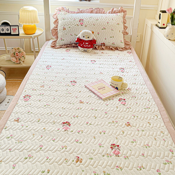 91家纺网 家纺一手货源 找家纺 纽缦家纺 2025新款云感提花双层纱学生床垫 蜜糖之恋