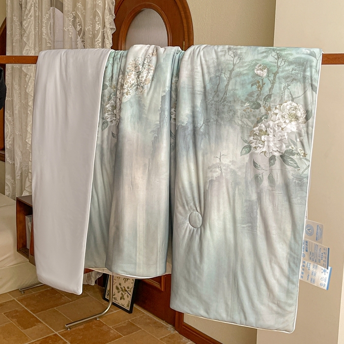 91家纺网 家纺一手货源 找家纺 小禹仔 2025新款针织凉感丝印花夏被夏凉被 花开远山咖