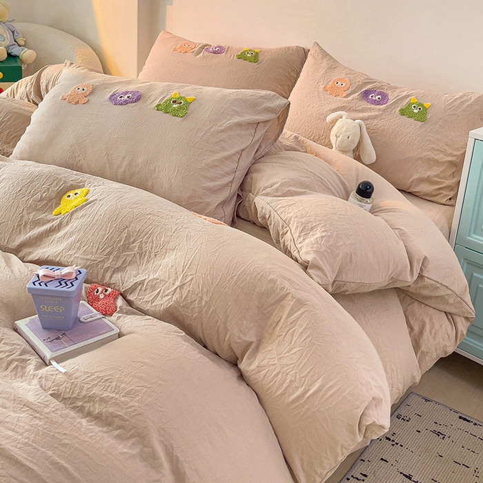 91家纺网 家纺一手货源 找家纺 韩巢家纺  2025超柔水洗棉毛巾绣床上用品四件套-小精灵系列（提供卖家秀 ） 小精灵奶咖