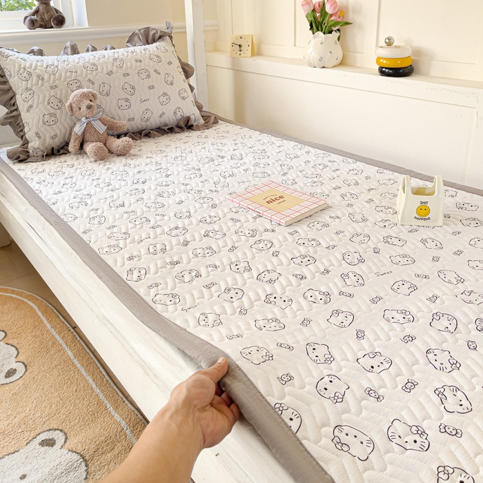 91家纺网 家纺一手货源 找家纺 纽缦家纺 2025新款云感提花双层纱学生床垫 猫咪恋人