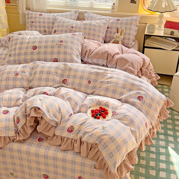 91家纺网 家纺一手货源 找家纺 纽缦家纺 2025新款云感提花双层纱韩版四件套 有草莓的地方