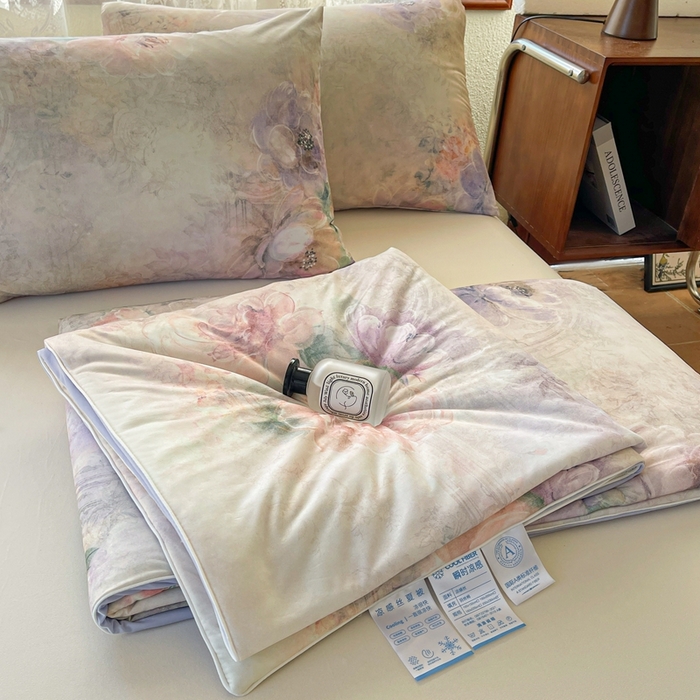 91家纺网 家纺一手货源 找家纺 小禹仔 2025新款针织凉感丝印花夏被夏凉被 花之谷咖