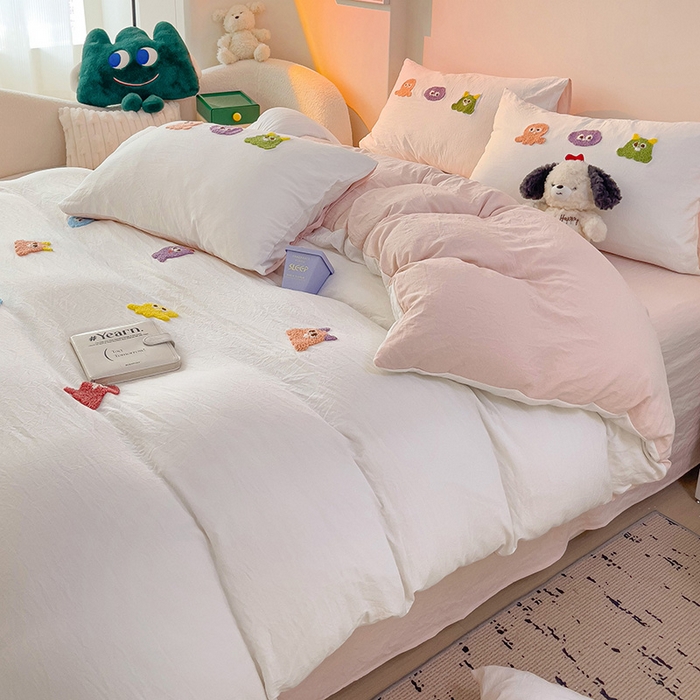 91家纺网 家纺一手货源 找家纺 韩巢家纺  2025超柔水洗棉毛巾绣床上用品四件套-小精灵系列（提供卖家秀 ） 小精灵白浅粉