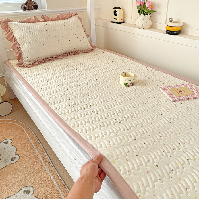 91家纺网 家纺一手货源 找家纺 （总）纽缦家纺 2025新款云感提花双层纱学生床垫