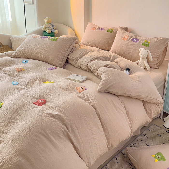 91家纺网 家纺一手货源 找家纺 韩巢家纺  2025超柔水洗棉毛巾绣床上用品四件套-小精灵系列（提供卖家秀 ） 小精灵奶咖