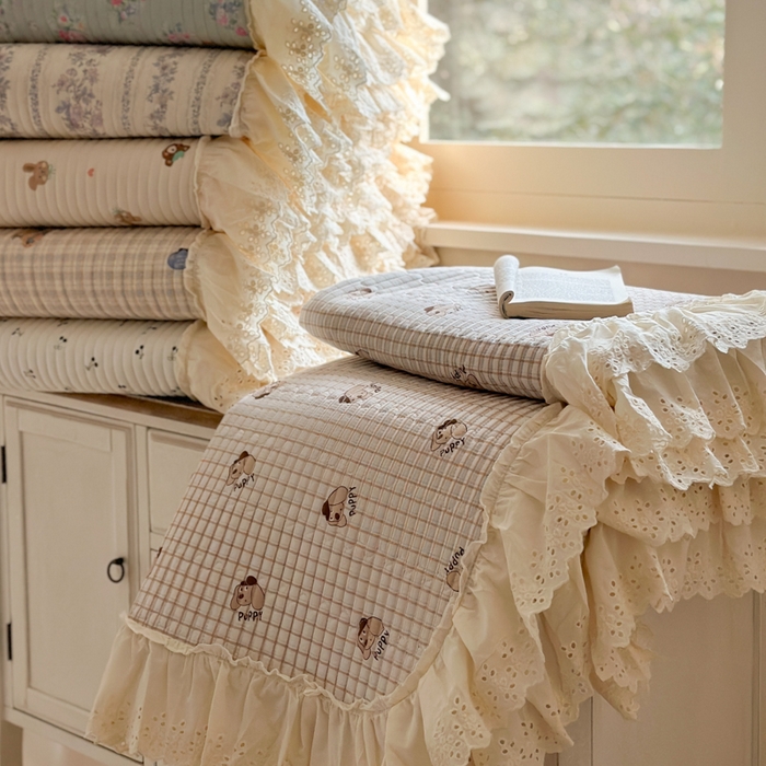 91家纺网 家纺一手货源 找家纺 （总）金丝鸟 2025全棉镂空白色花边款韩式床盖