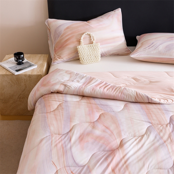 91家纺网 家纺一手货源 找家纺 恬思语家纺 2025新款凉感丝时尚彩绘夏凉被 粉色梦幻