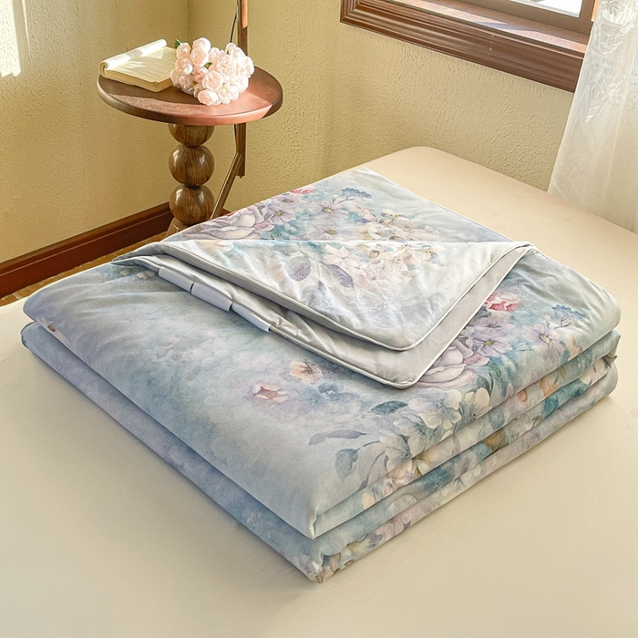 91家纺网 家纺一手货源 找家纺 小禹仔 2025新款针织凉感丝印花夏被夏凉被 彼岸花开灰