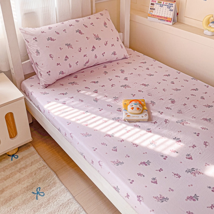 91家纺网 家纺一手货源 找家纺 纽缦家纺 2025新款云感提花双层纱学生床笠 葡萄七分甜