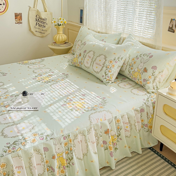 91家纺网 家纺一手货源 找家纺 极梦家纺（支持定制）  2025新款春秋130克加厚植物羊绒磨毛印花单床裙三件套 花语萌兔