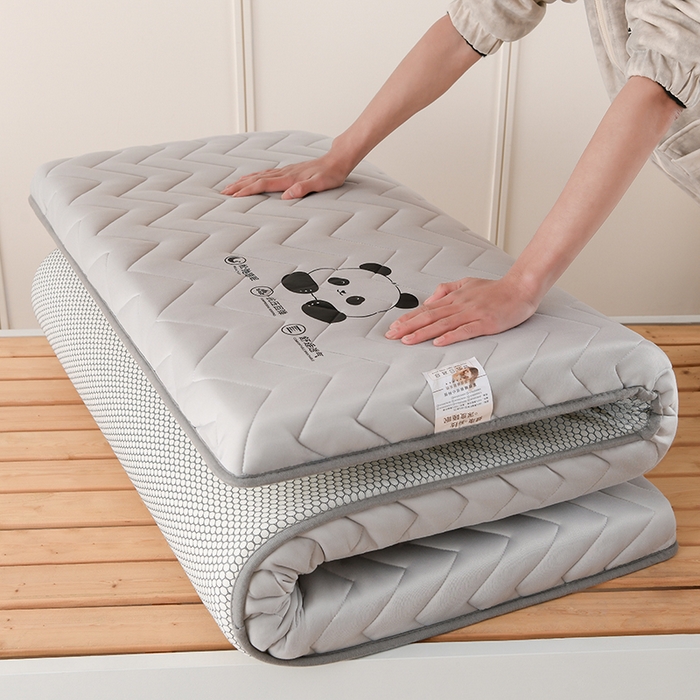 91家纺网 家纺一手货源 找家纺 亿丁点床垫 2025新款牛奶丝学生和地铺专用床垫 熊猫头灰