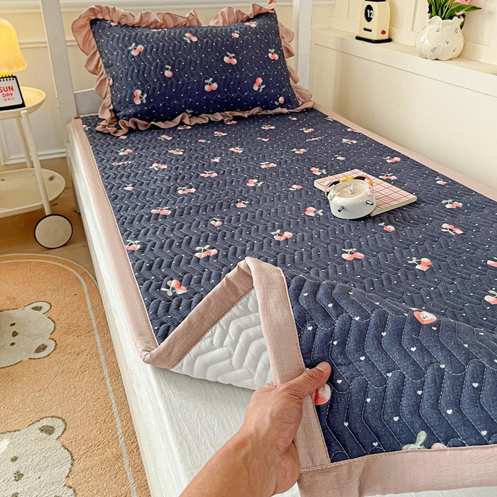 91家纺网 家纺一手货源 找家纺 纽缦家纺 2025新款云感提花双层纱学生床垫 大吉大厘