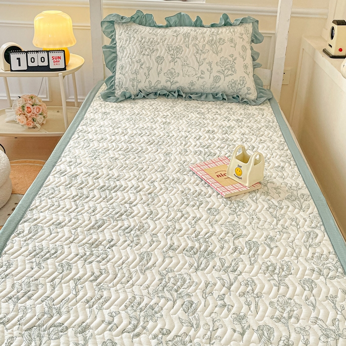 91家纺网 家纺一手货源 找家纺 纽缦家纺 2025新款云感提花双层纱学生床垫 海像森林