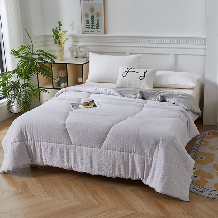 91家纺网 家纺一手货源 找家纺 羽涵家纺 2025新款抗菌皱皱纱水洗棉绒冬被 云雾灰