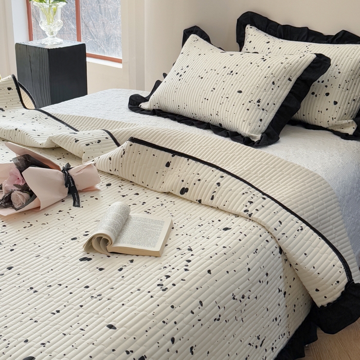 91家纺网 家纺一手货源 找家纺 金丝鸟 2025全棉黑色花边款韩式床盖 点墨