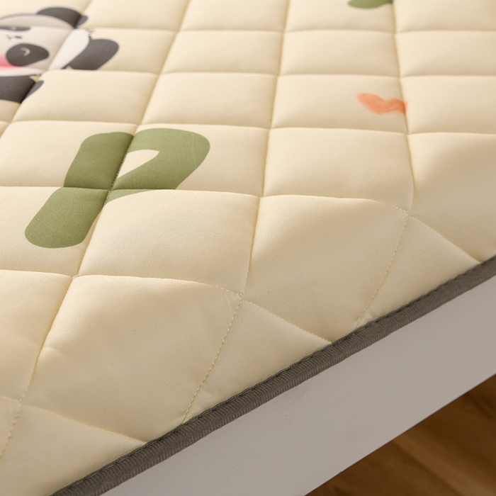 91家纺网 家纺一手货源 找家纺 亿丁点床垫 2025新款牛奶丝学生和地铺专用床垫 抱竹熊猫