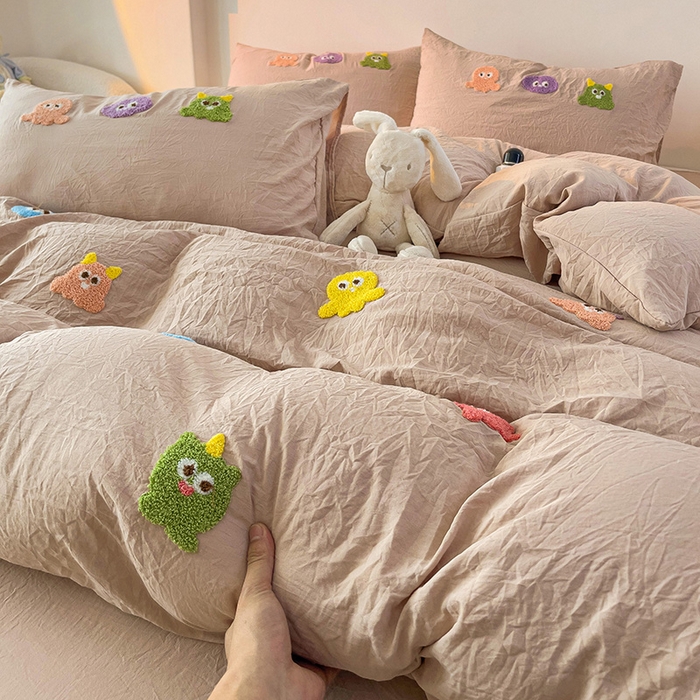 91家纺网 家纺一手货源 找家纺 韩巢家纺  2025超柔水洗棉毛巾绣床上用品四件套-小精灵系列（提供卖家秀 ） 小精灵奶咖