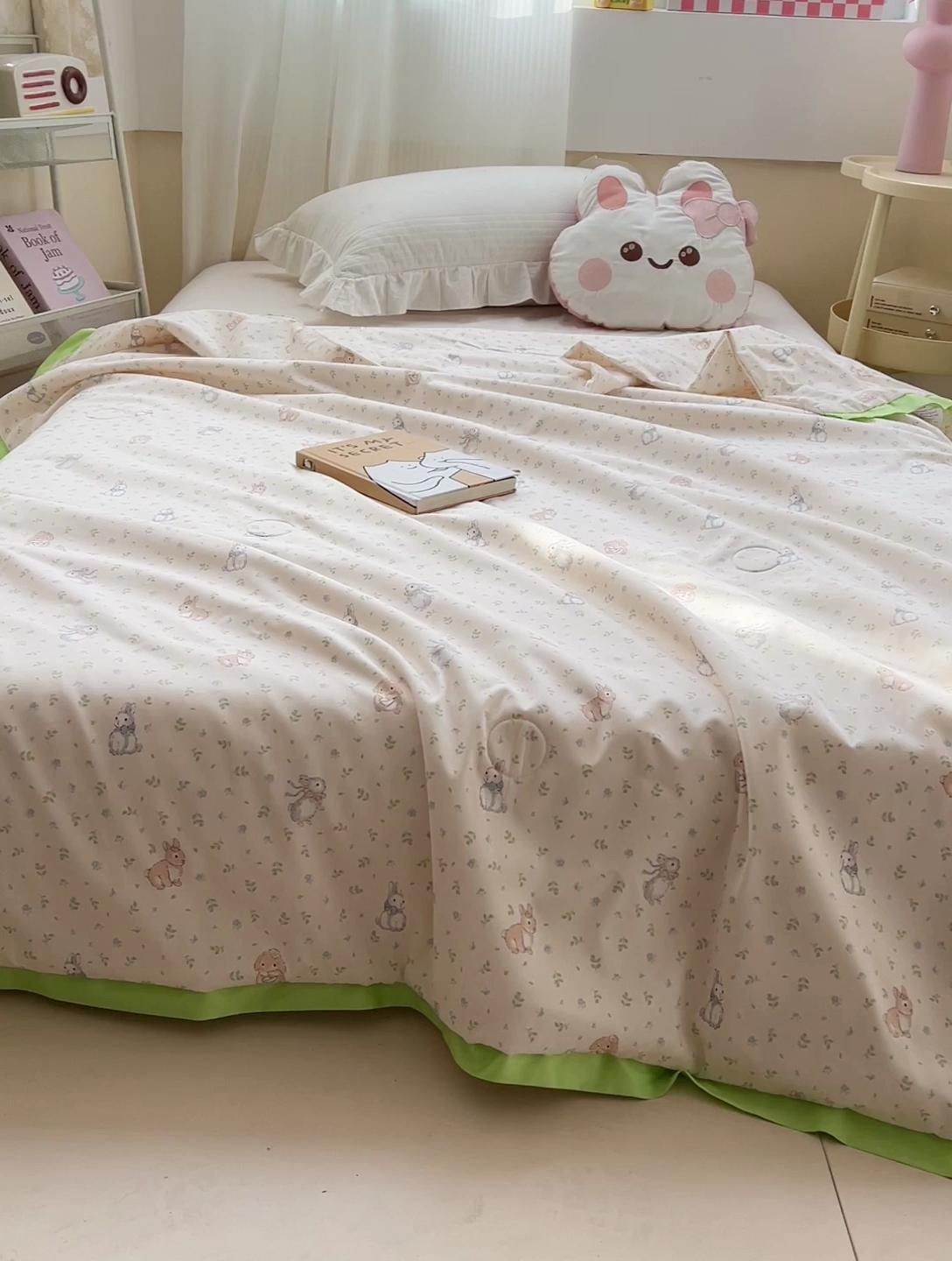 91家纺网 家纺一手货源 找家纺 十九色 2025新款液态硅胶飞边凉感奶嘴同源硅胶微重力贴身凉爽儿童夏被 小兔兔