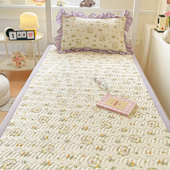 91家纺网 家纺一手货源 找家纺 纽缦家纺 2025新款云感提花双层纱学生床垫 兔子的欢喜