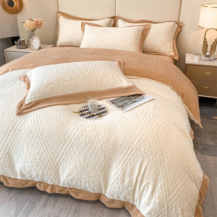 91家纺网 家纺一手货源 找家纺 金喜 2025新款高品质牛奶绒拼角四件套 南法假日-米白