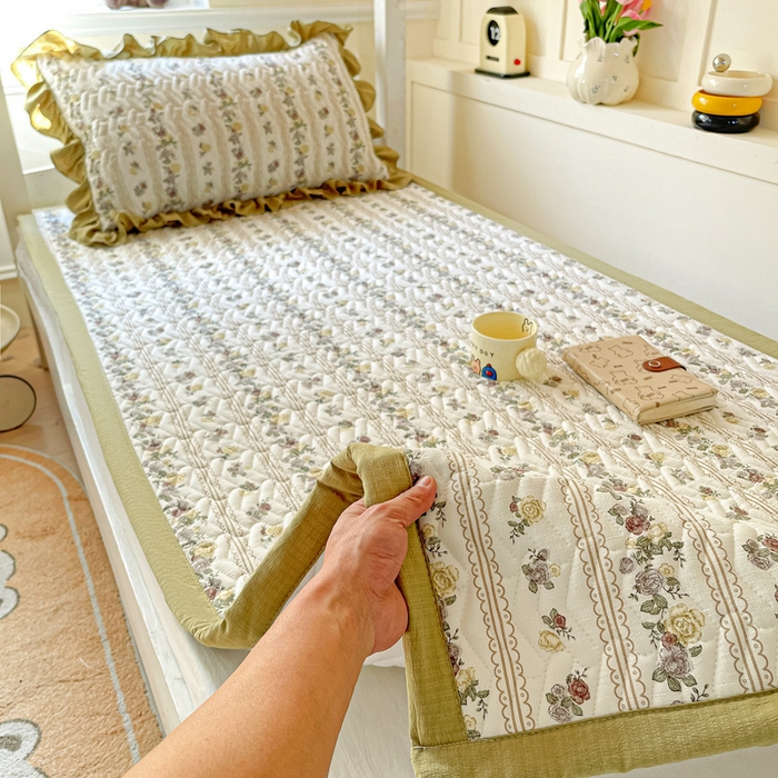 91家纺网 家纺一手货源 找家纺 纽缦家纺 2025新款云感提花双层纱学生床垫 玫瑰哒