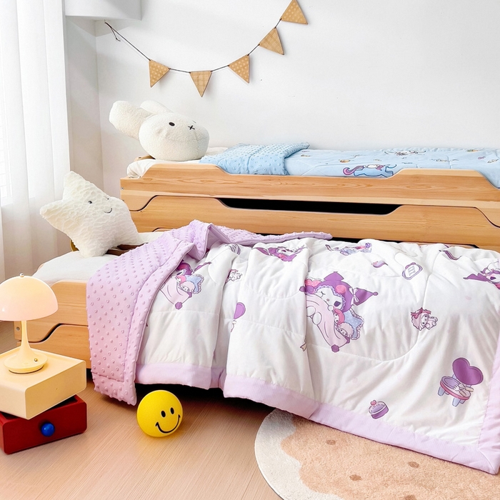 91家纺网 家纺一手货源 找家纺 御棉坊 2025新款A类三丽鸥凉感丝豆豆儿童夏被 派对库洛米