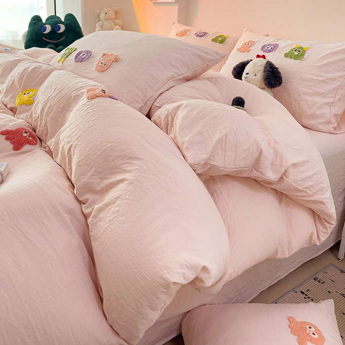 91家纺网 家纺一手货源 找家纺 韩巢家纺  2025超柔水洗棉毛巾绣床上用品四件套-小精灵系列（提供卖家秀 ） 小精灵浅粉