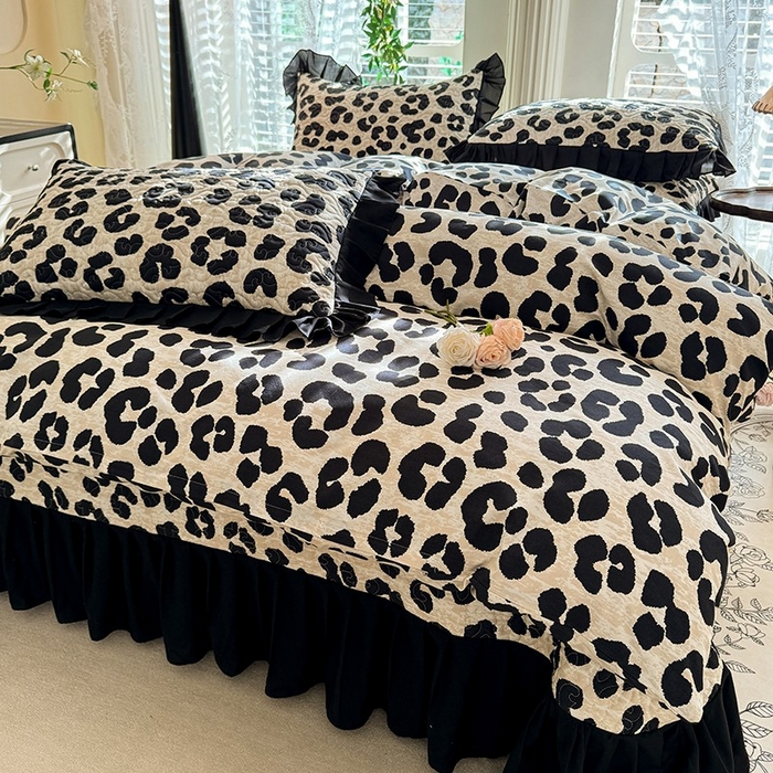 91家纺网 家纺一手货源 找家纺 金盛皇朝家纺 2025新款法式赫本风大花卉床盖四件套 豹影月华