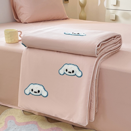 91家纺网 家纺一手货源 找家纺 莱登卡奴 2025新款全棉水洗棉毛巾绣大豆夏被子被芯 玉桂白