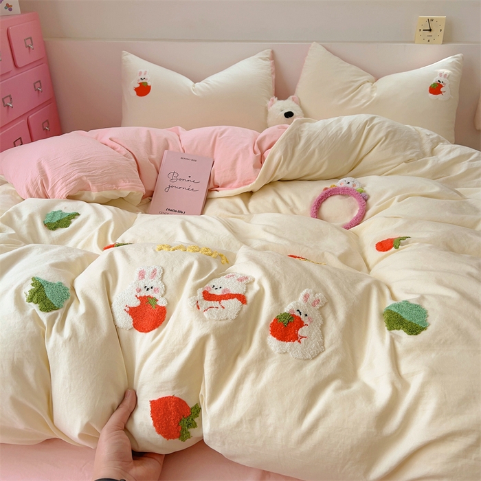 91家纺网 家纺一手货源 找家纺 易辰美 2025新款超柔水洗棉毛巾绣四件套 可爱免(米黄+粉玉)