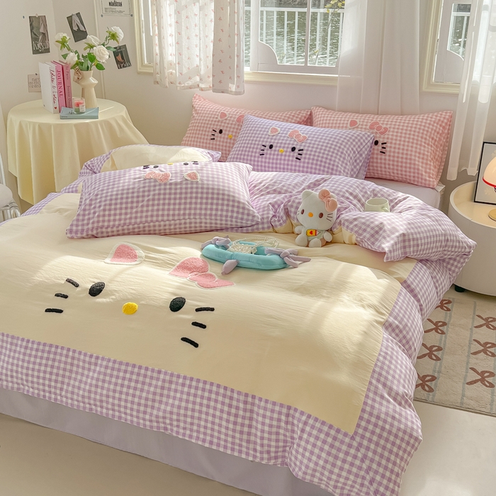 91家纺网 家纺一手货源 找家纺 2025春夏新款云朵棉水洗棉毛巾绣拼角工艺四件套 快乐猫咪-紫小格