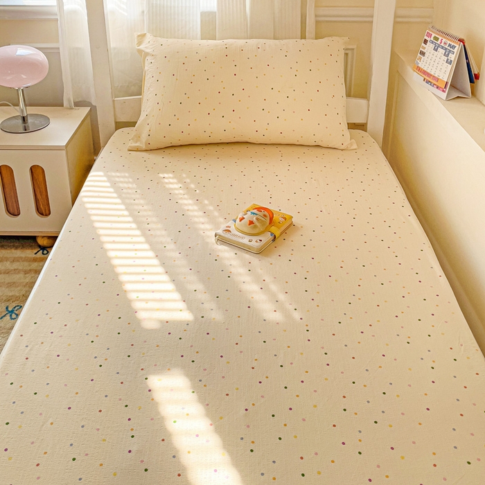 91家纺网 家纺一手货源 找家纺 纽缦家纺 2025新款云感提花双层纱学生床笠 波点世界