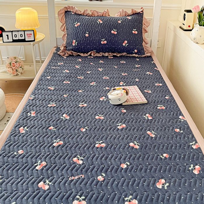 91家纺网 家纺一手货源 找家纺 纽缦家纺 2025新款云感提花双层纱学生床垫 大吉大厘