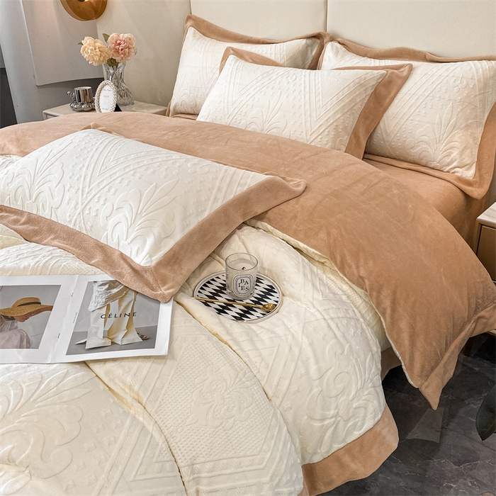 91家纺网 家纺一手货源 找家纺 金喜 2025新款高品质牛奶绒拼角四件套 南法假日-米白