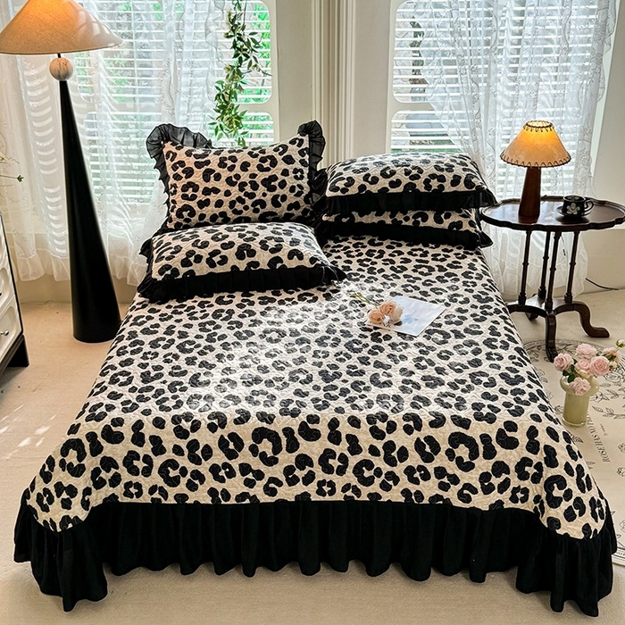 91家纺网 家纺一手货源 找家纺 金盛皇朝家纺 2025新款法式赫本风大花卉床盖四件套 豹影月华