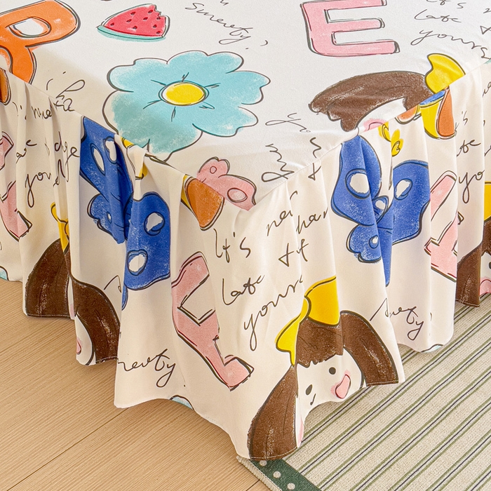 91家纺网 家纺一手货源 找家纺 极梦家纺（支持定制）  2025新款春秋130克加厚植物羊绒磨毛印花单床裙三件套 樱桃丸子