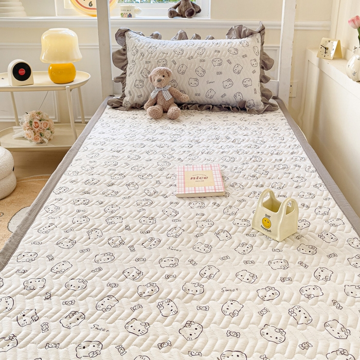 91家纺网 家纺一手货源 找家纺 纽缦家纺 2025新款云感提花双层纱学生床垫 猫咪恋人