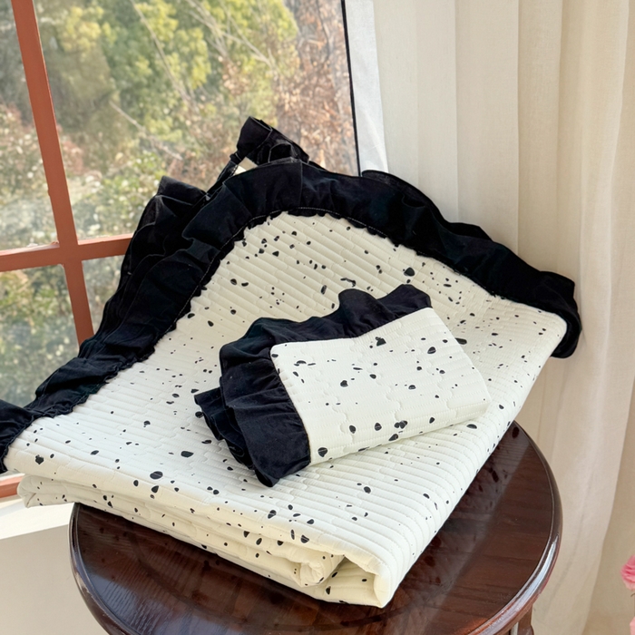 91家纺网 家纺一手货源 找家纺 金丝鸟 2025全棉黑色花边款韩式床盖 点墨