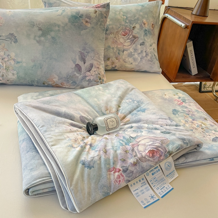 91家纺网 家纺一手货源 找家纺 小禹仔 2025新款针织凉感丝印花夏被夏凉被 彼岸花开灰