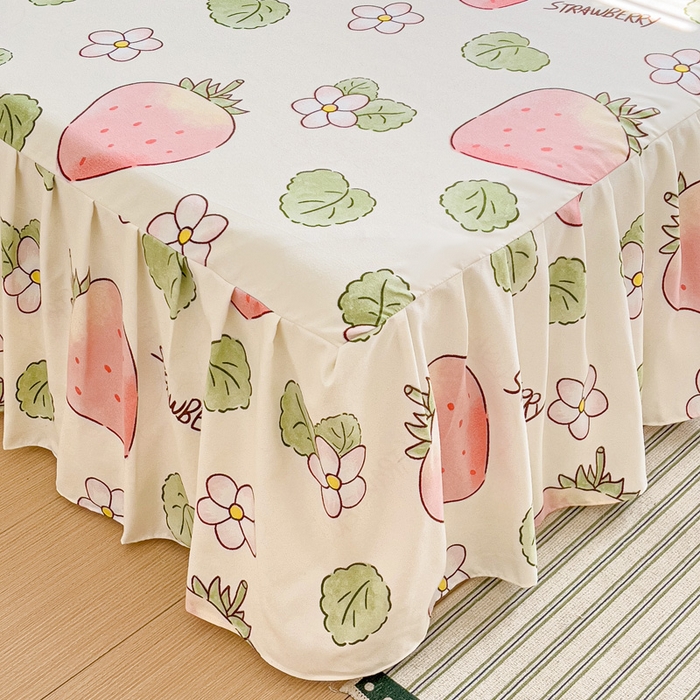 91家纺网 家纺一手货源 找家纺 极梦家纺（支持定制）  2025新款春秋130克加厚植物羊绒磨毛印花单床裙三件套 仙仙草莓