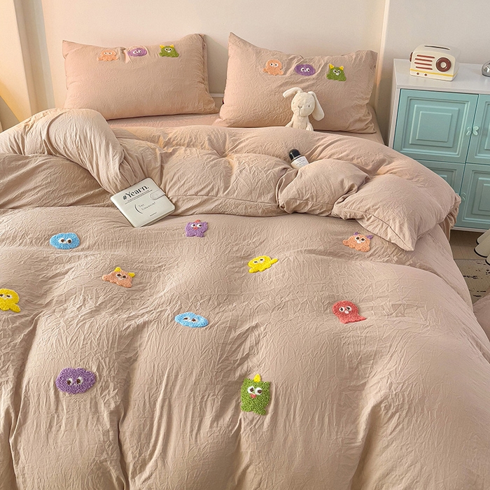 91家纺网 家纺一手货源 找家纺 韩巢家纺  2025超柔水洗棉毛巾绣床上用品四件套-小精灵系列（提供卖家秀 ） 小精灵奶咖