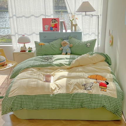 91家纺网 家纺一手货源 找家纺 2025春夏新款云朵棉水洗棉毛巾绣拼角工艺四件套 撑伞的小男孩-绿格