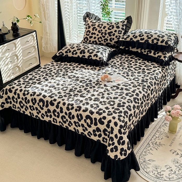 91家纺网 家纺一手货源 找家纺 金盛皇朝家纺 2025新款法式赫本风大花卉床盖四件套 豹影月华