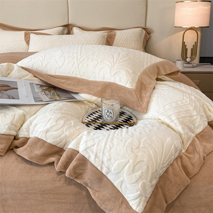 91家纺网 家纺一手货源 找家纺 金喜 2025新款高品质牛奶绒拼角四件套 南法假日-米白