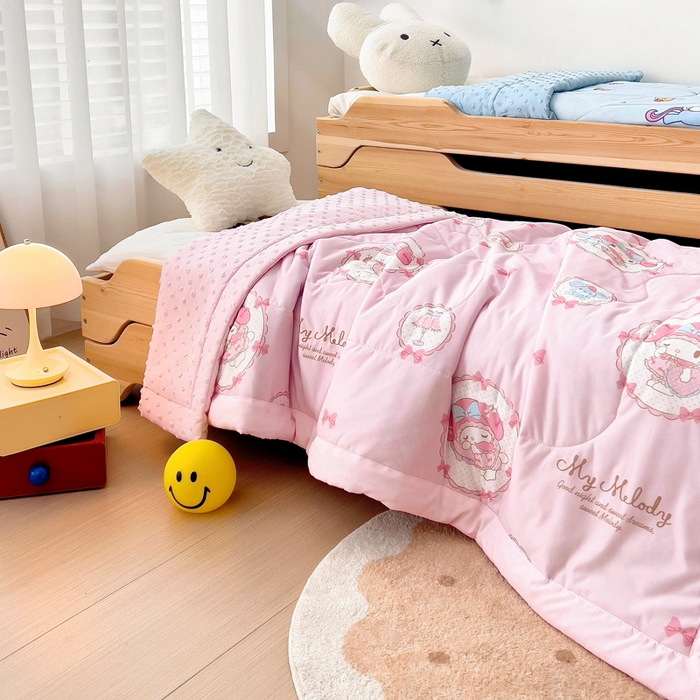 91家纺网 家纺一手货源 找家纺 御棉坊 2025新款A类三丽鸥凉感丝豆豆儿童夏被 甜蜜美乐蒂