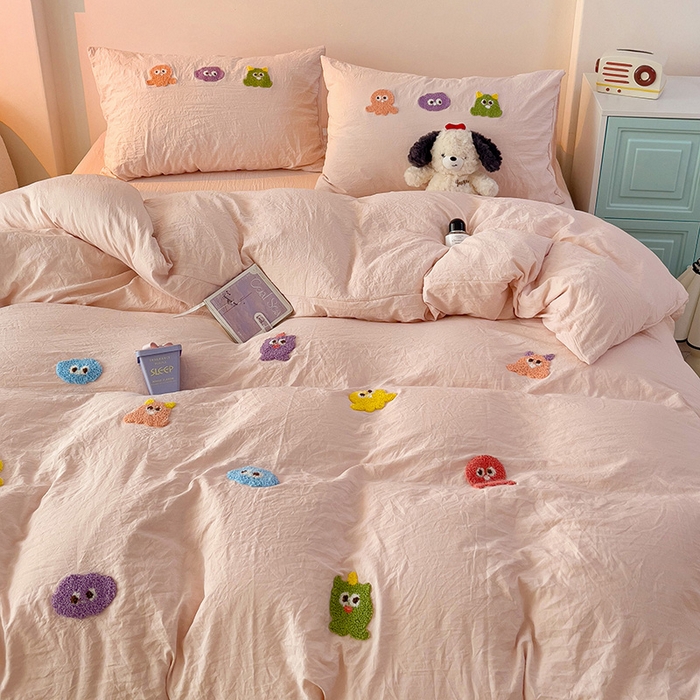 91家纺网 家纺一手货源 找家纺 韩巢家纺  2025超柔水洗棉毛巾绣床上用品四件套-小精灵系列（提供卖家秀 ） 小精灵浅粉