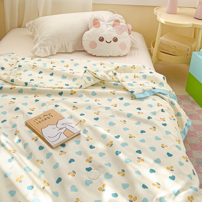 91家纺网 家纺一手货源 找家纺 十九色 2025新款液态硅胶飞边凉感奶嘴同源硅胶微重力贴身凉爽儿童夏被 小蓝心